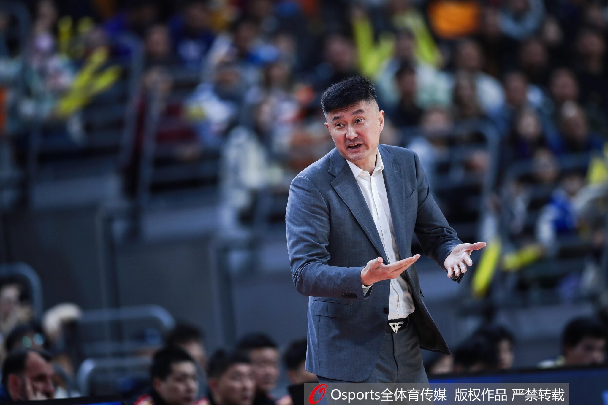 加拿大28-郭艾伦打趣杜锋：杜导现在是老教练了 不管输赢都面不改色心不跳